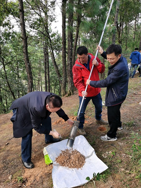 张总采集第一件样品 张总采集第一件样品